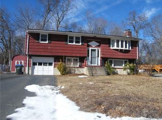 37 Stanton Rd, Clinton, CT 06413