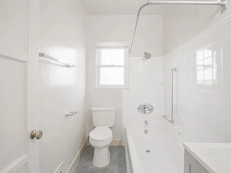 Oxford Collection Apartments — Photo 3