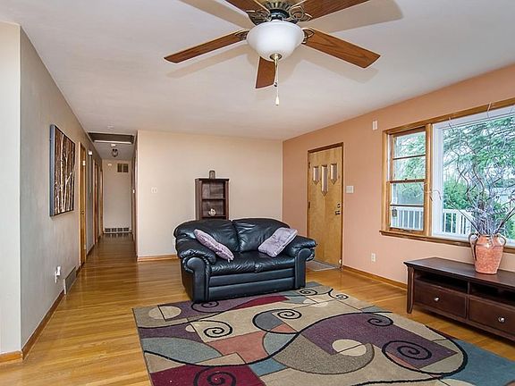 5th image of 248 Kirk Dr E