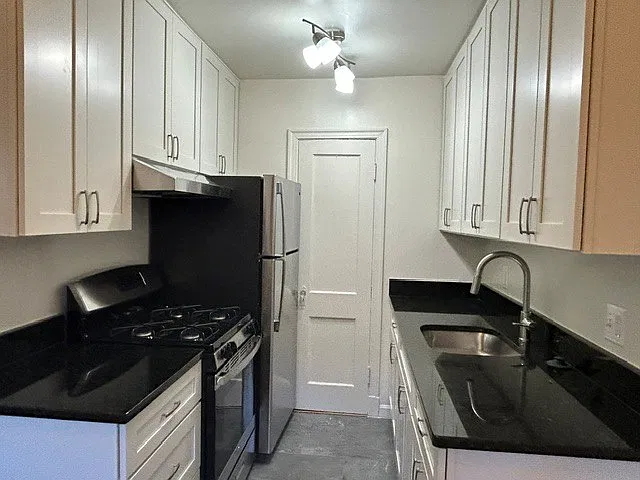 MacArthur Blvd. NW - 4573 - #303 — Photo 2