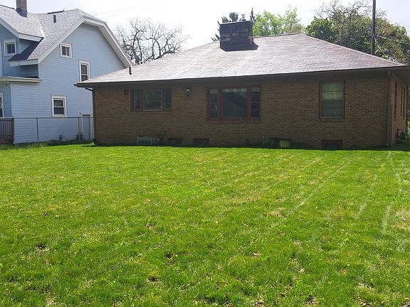 2nd image of 1875 Leonard St NW