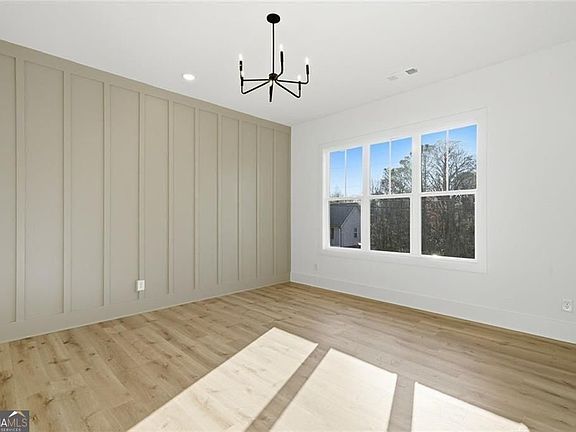 4th image of 253 Northridge Rd