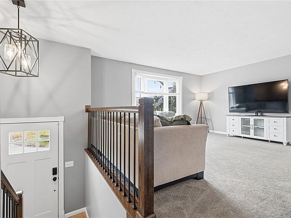 4th image of 557 Thompson Run Rd