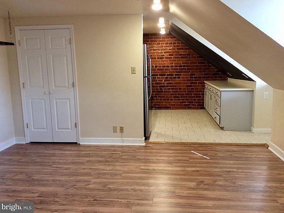 4th image of 319 William St APT A