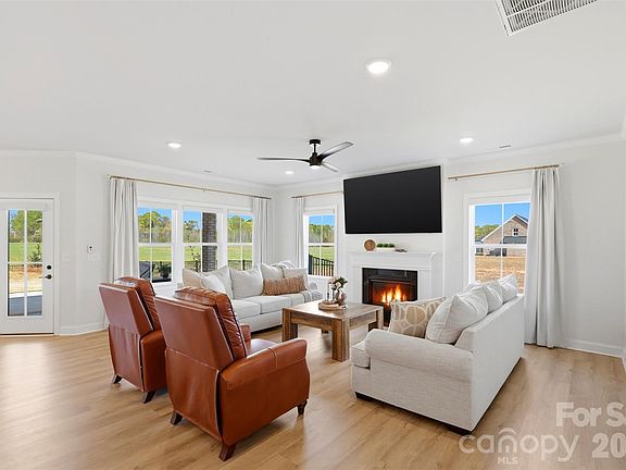 4th image of 1005 Piper Meadows Dr