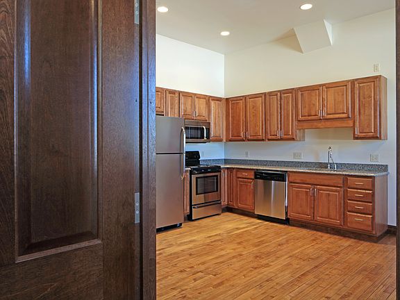 4th image of 106 W Bremer Ave