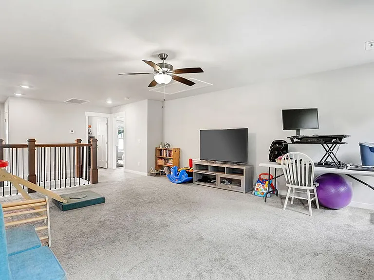 118 Pickett Fence Ln — Photo 40