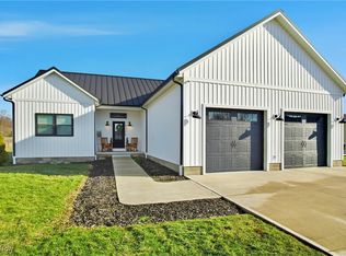 6100 Arnies Dr, Nashport, OH 43830