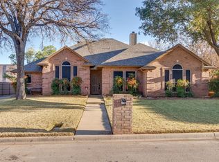 2716 Montreal Dr, Hurst, TX 76054