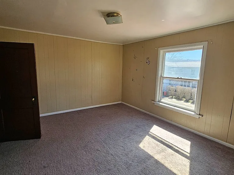 303 Phillips St — Photo 7