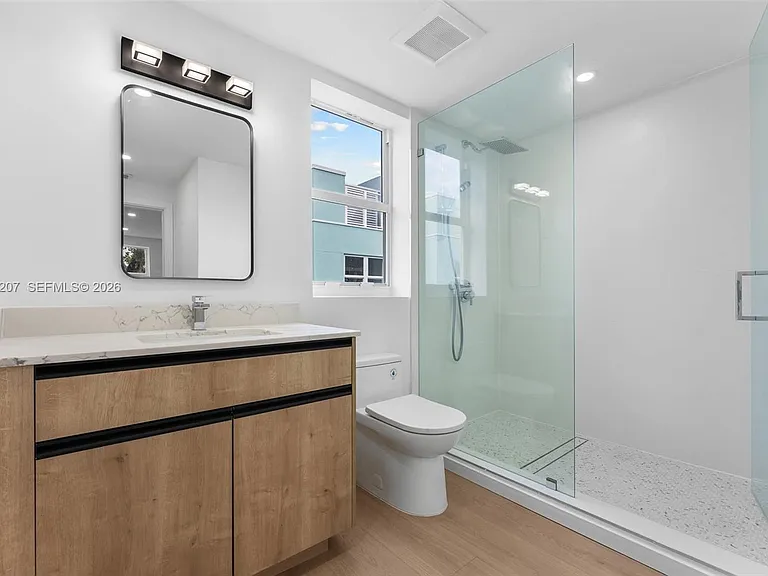 824 SE 12th Ct #828 — Photo 15