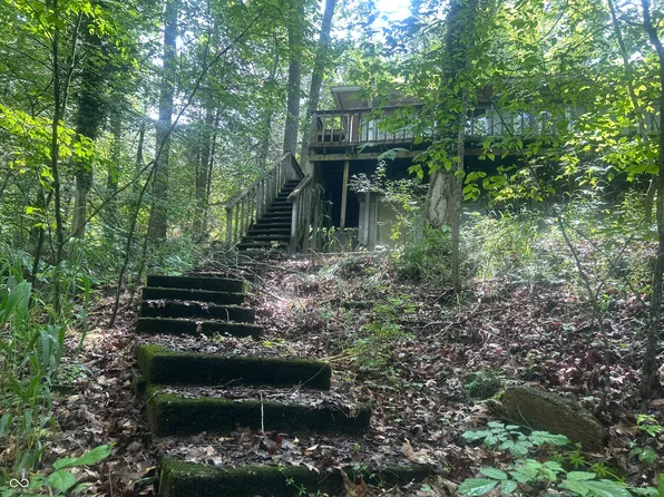 1589 W Shore Dr, Nashville, IN 47448