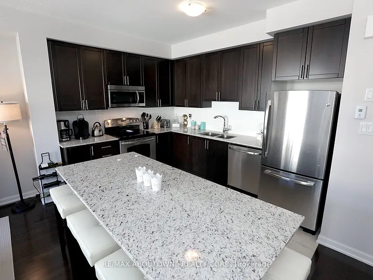165 Hampshire Way #126 — Photo 6