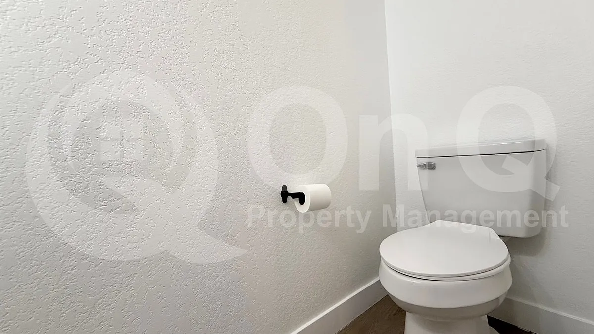 2827 E Le Marche Ave — Photo 4