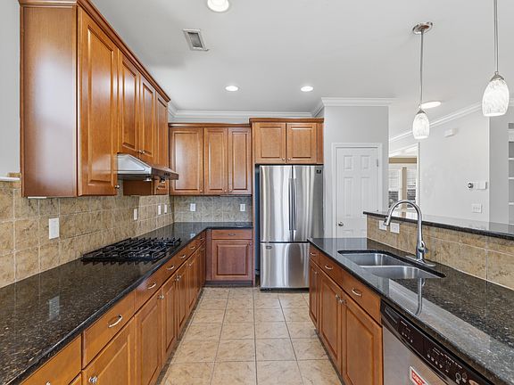 4th image of 726 Pierside Dr