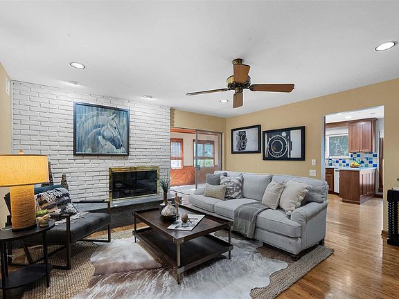 4th image of 132 Glen Cove Dr