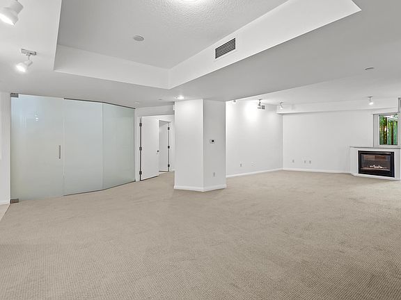 4th image of 13600 Marina Pointe Dr Unit 315