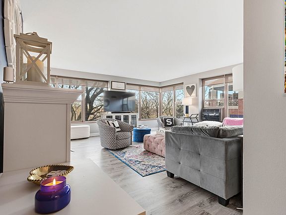 3rd image of 2970 N Lake Shore Dr APT 4B