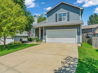 5716 SW 35th St, Topeka, KS 66614
