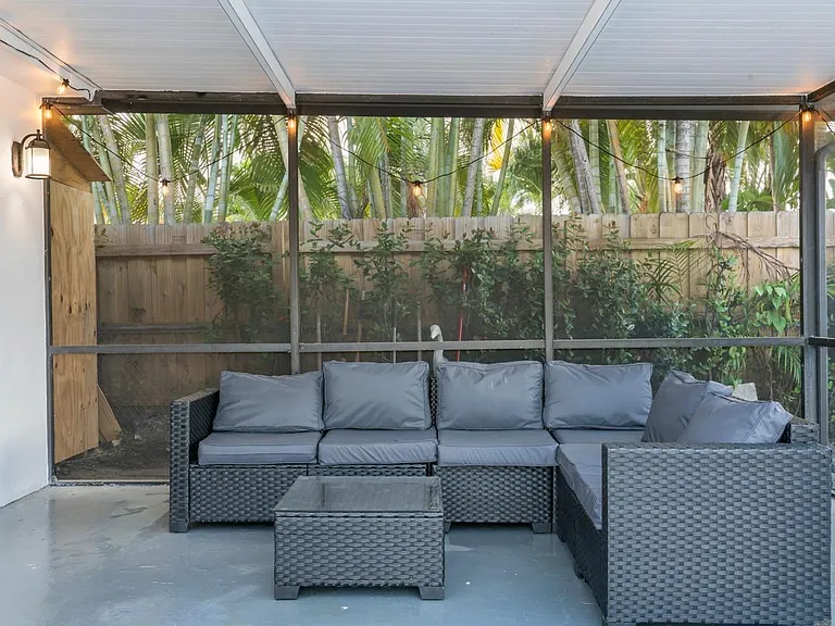 1107 Lincoln St — Photo 6