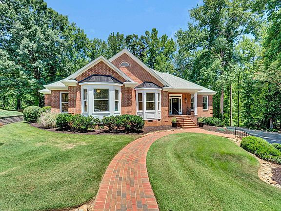 3rd image of 309 Ledgewood Way