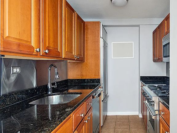 5th image of 7 E 14th St APT 920