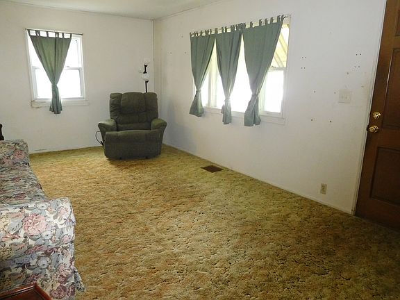 4th image of 303 Westgate Dr