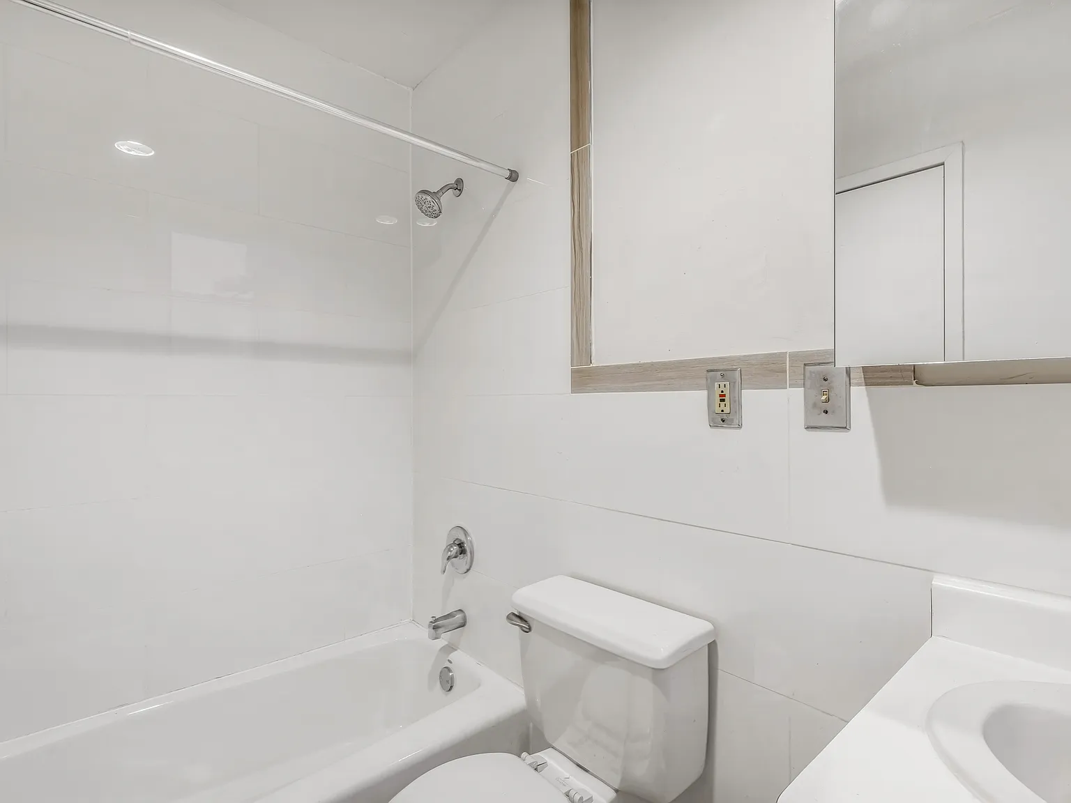 239 East 53rd Street — Photo 4