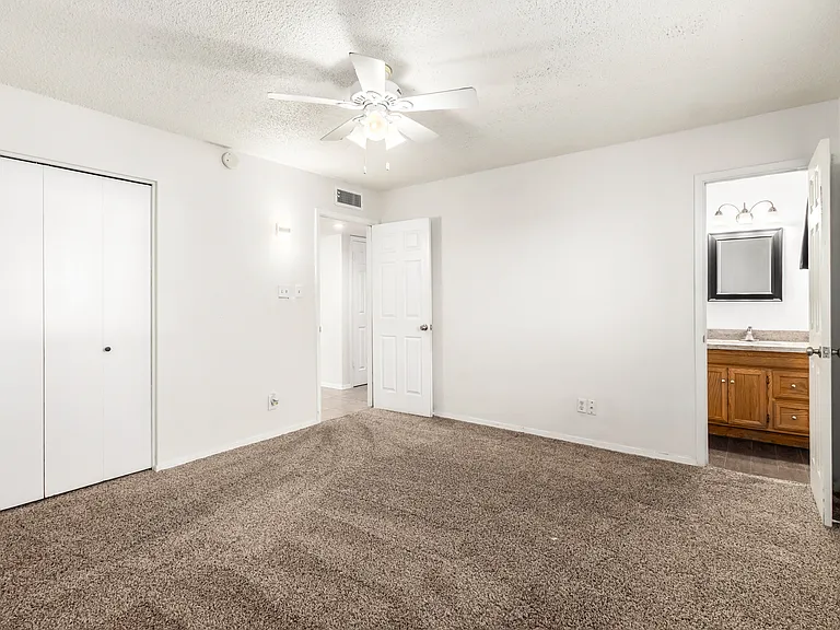 1037 E Campus Dr — Photo 23