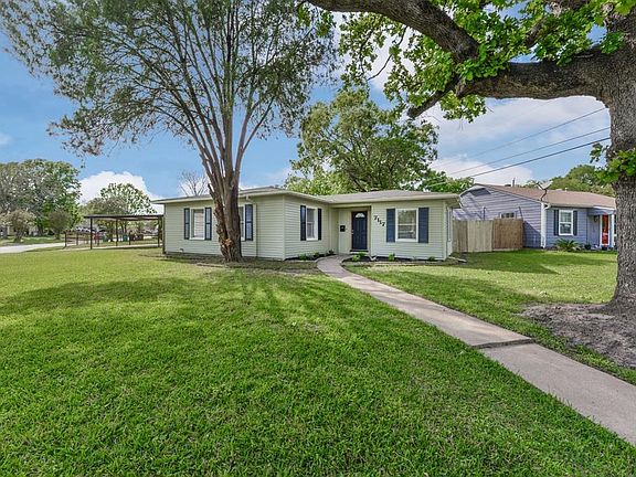 3rd image of 7117 La Paseo St