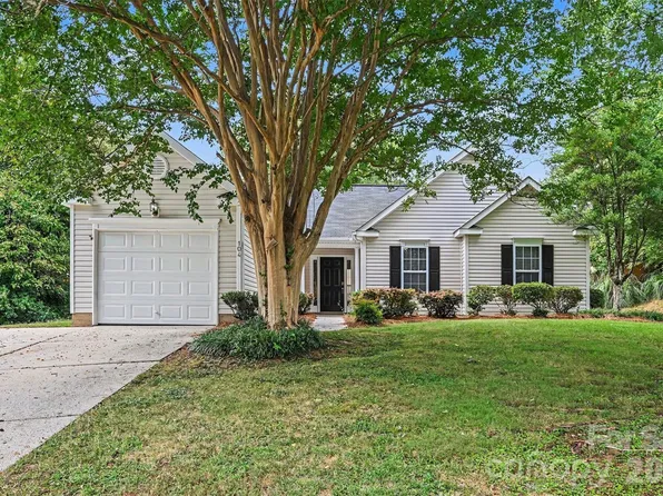 104 S Willow Ct, Mount Holly, NC 28120