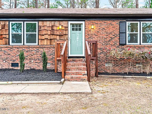 3rd image of 903 Limerick Ln