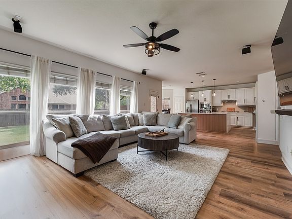 4th image of 4104 Tiffany Dr