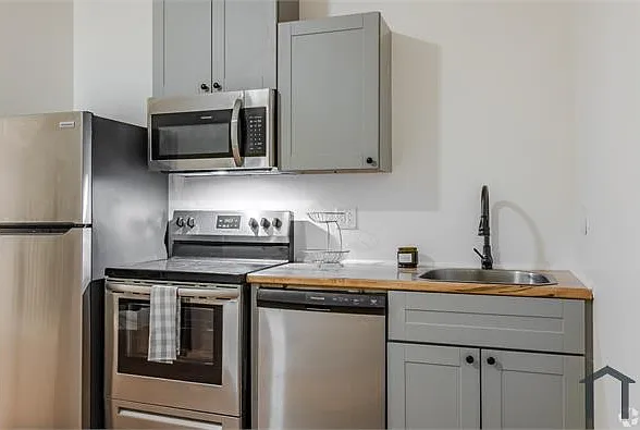 Studio, 360 sqft, $975 — Photo 2