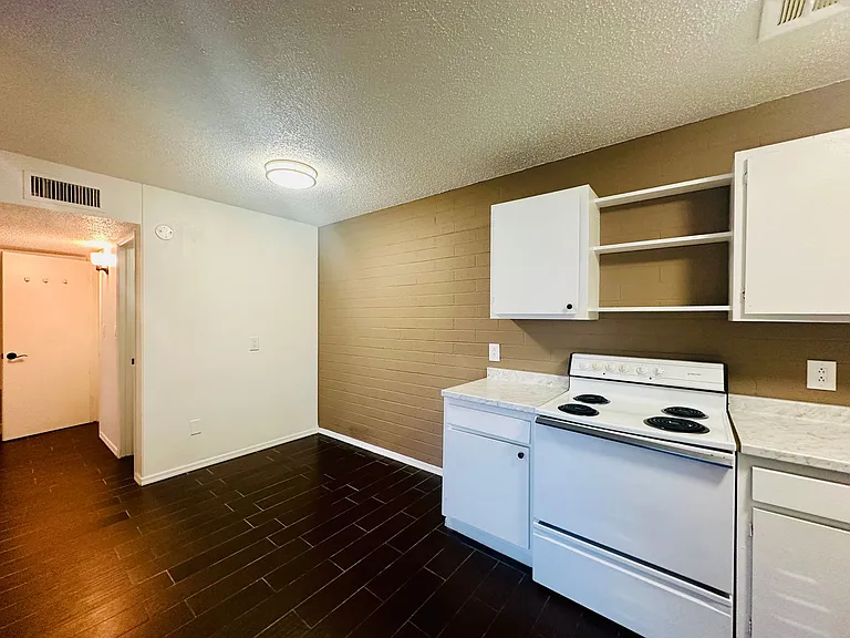 1 and 2 Bedrooms Great Location with Community Pool and Onsite Laundry! 1/2 of Mile from U of A — Photo 104