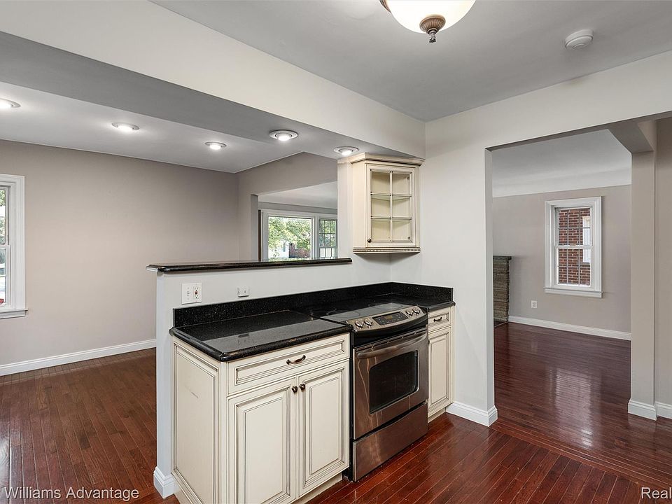 410 Catalpa Dr, photo 3