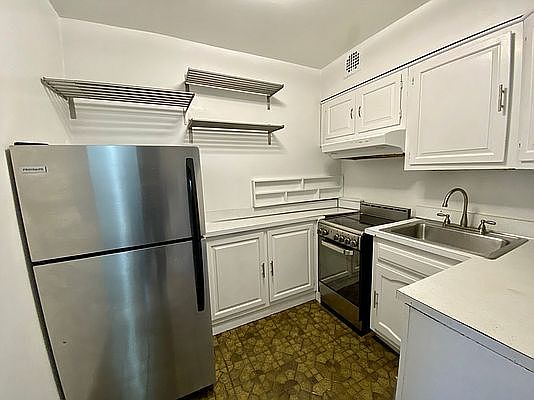2nd image of 40 W 87th St #4F