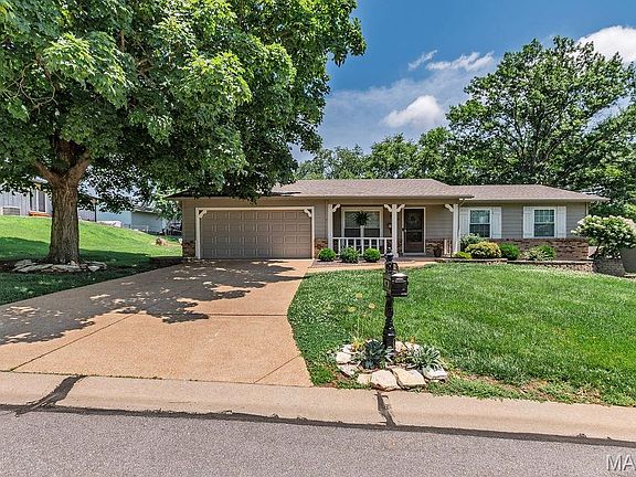 2nd image of 13 Suncrest Dr