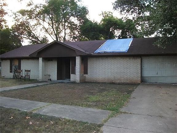 2nd image of 107 W Avenue A