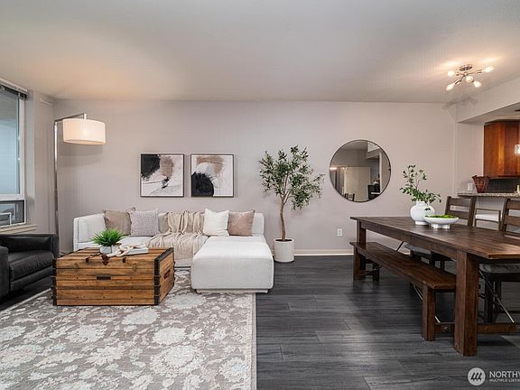 4th image of 1515 Dock Street #522