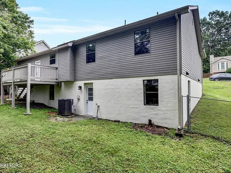 1453 Overton Ln — Photo 8