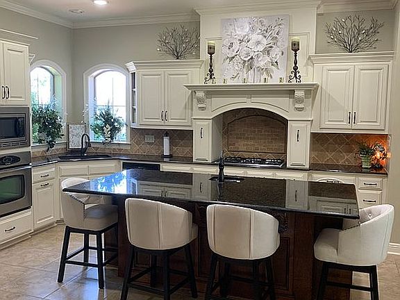 2nd image of 110 Keeneland Ln