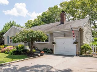 12 Gainsboro Ln, Syosset, NY 11791