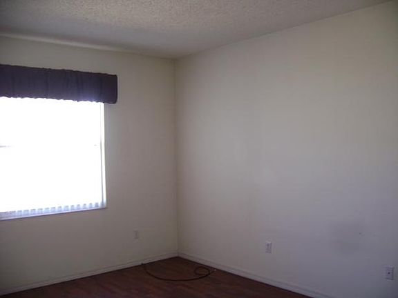 5th image of 22511 Laureldale Dr