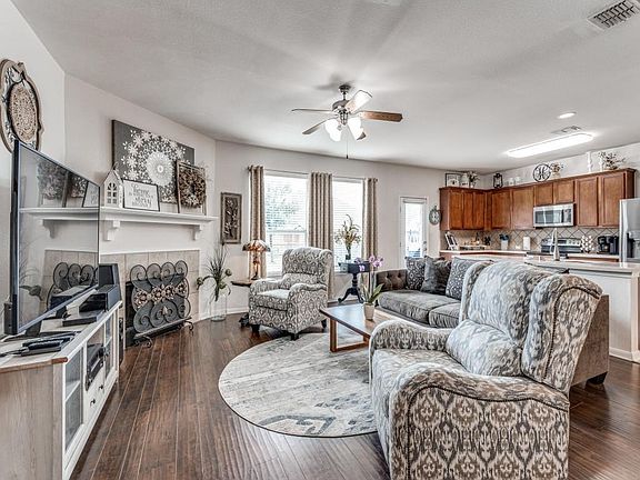 3rd image of 4844 Crumbcake Dr