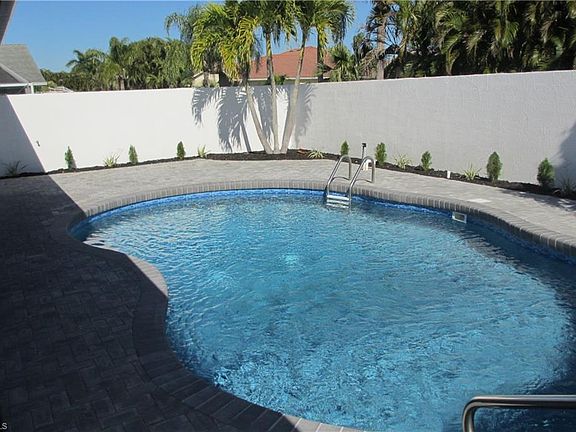 3rd image of 4703 SW 25th Ct