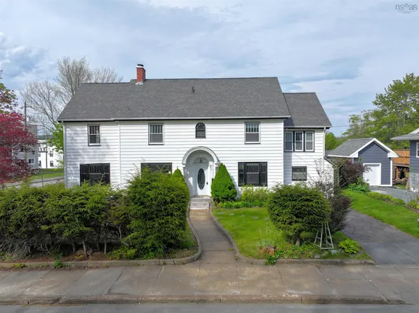 41 Alexandra Ave, Bridgewater, NS B4V 1H2