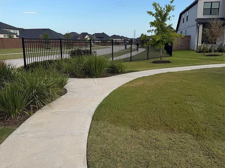 25302 Rothesay Ln — Photo 5