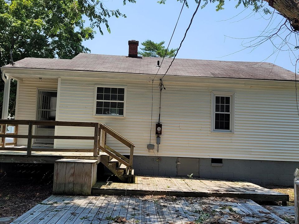 204 Gravatt Ave, Blackstone, VA 23824 Zillow