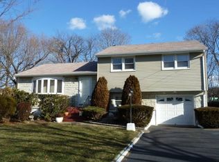 790 Wynetta Pl, Paramus, NJ 07652